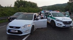 VIDEO: Policajti naháňali po Bratislave údajného zlodeja na aute. Padlo aj niekoľko výstrelov