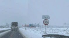 FOTO: Viaceré časti Slovenska trápi silné sneženie. Dva horské priechody už pre kamióny uzavreli