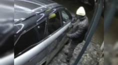 VIDEO: Zlodej ukradol auto bez toho, aby potreboval kľúč. Použil metódu „na kufrík“