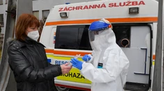 Pribudlo desať obetí covidu a odhalili cez tisíc nových prípadov nákazy koronavírusom