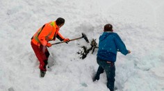 V rakúskych regiónoch vyhlásili snehové prázdniny. Vysoké riziko lavín stále trvá
