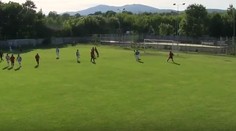 VIDEO: Brankár smoliar zo slovenskej okresnej súťaže. Videli ste už takýto gól?