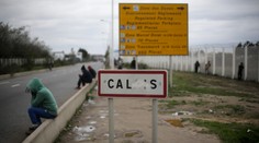 Pri zrážkach s migrantmi utrpelo zranenia 27 policajtov