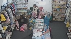 „Sme unavení,“ hovoria majitelia obchodu v Bratislave. Zlodeji k ním chodia aj viackrát za deň