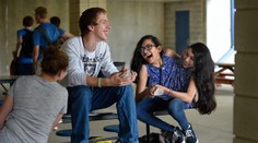 Jedna zo zrastených dvojčiat sa vydala. Keď je to potrebné, dám si slúchadlá, hovorí tá druhá