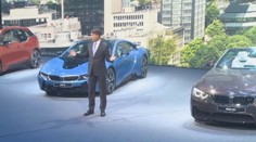 Autosalón plný luxusu začal odpadnutím šéfa BMW