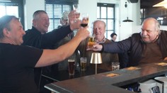 Skupina 21 dedinčanov si rozdelí gigantický jackpot. Kamaráti prezradili, čo si kúpia ako prvé