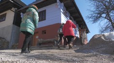 Rozpadnutá cesta vo Vlkolínci ohrozuje turistov. Miestni hovoria o hanbe