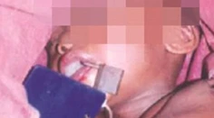 Otec chcel umlčať syna, na ústa mu dal zámok