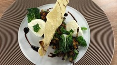 Buffallo mozzarella so šalátom z čiernej ryže