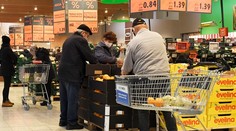 Obchodné reťazce na Slovensku plánujú šetriť energiami. Jedno opatrenie pocítia aj zákazníci