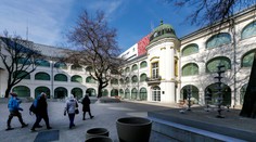 Zamestnanci SNG hrozia výpoveďami. Pre ich tlačovku riaditeľ na deň zatvoril galériu