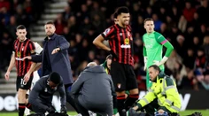 VIDEO: Chvíle hrôzy v Premier League. Kapitán Lutonu skolaboval, dostal zástavu srdca