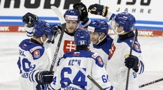 Od obhajoby trofeje ich delí posledný krok. Slováci ťažili z výborného úvodu, Lotyšom nedali šancu