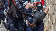 V súvislosti s protestami v Bratislave obvinila polícia päť osôb