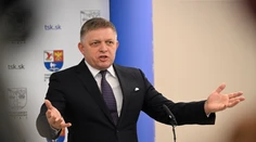 Fico a Stoltenberg sa rozchádzajú v názoroch o vojenskej pomoci Ukrajine