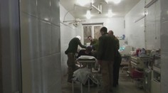 Zúfalé podmienky aj nádej: Ukrajinský lekár a sestrička ukázali, ako zachraňujú životy na Donbase