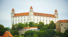 VIDEO: V maďarskej televízii sa pri hymne objavuje na záberoch Bratislavský hrad. Korčok apeluje na Fica, aby zakročil