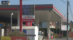 Vodiči sú znechutení, rybárom sa neoplatí vyjsť na more. V týchto krajinách sa tankuje rekordne draho