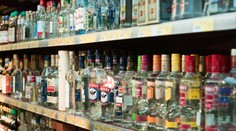 V známom reťazci sa predával alkohol za smiešnu sumu. Zákazníci ho skupovali po litroch
