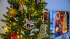 Nekvalitné vianočné svetielka môžu spôsobiť úraz alebo požiar. Na čo si dať pri kúpe pozor?