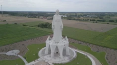 Poľsko sa pýši novým rekordom. Postavili tam jednu z najväčších kresťanských sôch v Európe