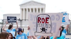 Po zákaze interrupcií v USA budú chudobné ženy zomierať. Tie bohaté môžu za zákrokom cestovať (rozhovor)