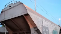 Dve deti v Malackách vyliezli na odstavený vlak. Zasiahol ich elektrický prúd