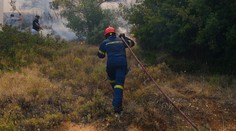 Vymkol sa im spod kontroly. Krétu sužuje lesný požiar, evakuovali už štyri malé obce