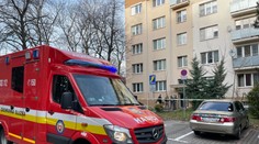 V byte v Bratislave našli dvoch mŕtvych mužov a zranenú ženu