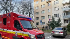 V byte v Bratislave našli dvoch mŕtvych mužov a zranenú ženu