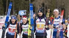 Zmiešanú štafetu jednoznačne ovládli Francúzi. Slováci po sľubnom štarte napokon mimo top 10