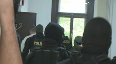 Trojica obvinených extrémistov, ktorí útočili na ľudí v centre Bratislavy, ide do väzby