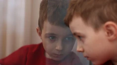 Pol hodiny v aute plakala. Príbeh mamy chlapca s autizmom zo Žiliny rozdelil Slovákov