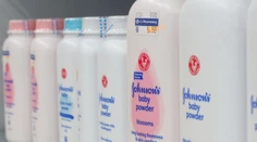 Azbest v detskom púdri: Johnson & Johnson zaplatí za urovnanie sporov 100 miliónov dolárov