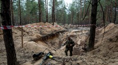 Telá z masového hrobu v Iziume podrobia DNA expertíze. Na miesto chce prísť aj OSN