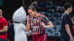 VIDEO: Volejbalistka nastúpila na zápas v piatom mesiaci tehotenstva. Potlesk vystriedala kritika