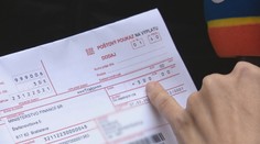 Prvé šeky s odmenou za očkovanie sú na ceste k seniorom