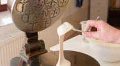 Jedinečná pekáreň na Slovensku: Vyrábajú sa tu hostie, ktoré putujú aj do zahraničia