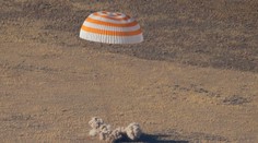 Trojčlenná posádka astronautov sa z vesmírnej stanice už vrátila na Zem