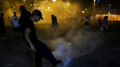 Futbaloví výtržníci v noci nabehli na utečencov pri budapeštianskej stanici