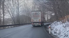 Popadané stromy či betónové mosty. Niektoré úseky slovenských ciest sú doslova hrozivé