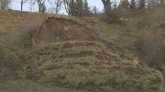 Tony rozbahnenej zeme im pristáli len pár metrov od domu. Rodina v Štiavnických Baniach mala neuveriteľné šťastie