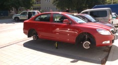 Vitajte na Slovensku. Vodička si našla novučičké auto na kvádroch