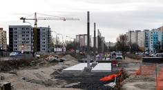 Električkovú trať v Petržalke zrejme dokončia až budúci rok. Vallo nie je spokojný s tempom prác