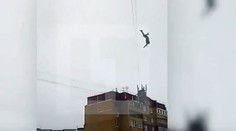 Mladý Rus neprežil pád z káblov, točili ho na video