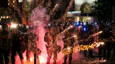 Nepokoje v USA sa vyostrujú: V St. Louis postrelili štyroch policajtov