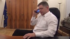 Fico telefonoval šéfovi VšZP: Šetrite na sekretárkach, nebudete šetriť na starých ľuďoch s plienkami