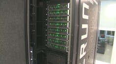 Zaberá tri miestnosti a ráta rýchlosťou blesku. V Košiciach spustili prvý slovenský superpočítač