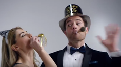 Takto sa menili pánske silvestrovské outfity za posledných 100 rokov. Niektoré vás pobavia